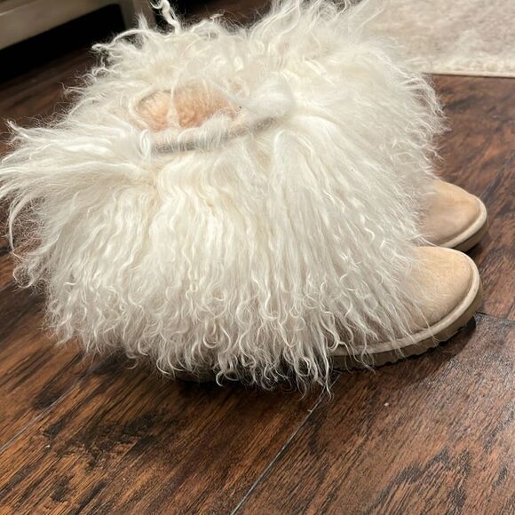 UGG Lida Mongolian Fur Cuff Natural Suede Classic Short Boots Size 6 EUC - Picture 1 of 14